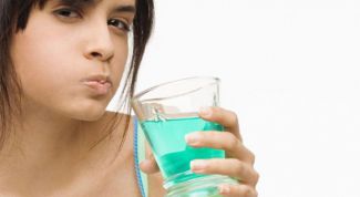 How to rinse your mouth with chlorhexidine