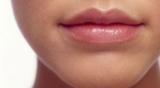 Как лечить потрескавшиеся губы в домашних условиях