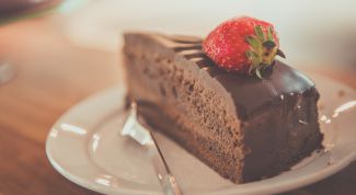 Как приготовить простой шоколадный торт  