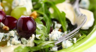 Салат с сыром и виноградом: отличное праздничное блюдо