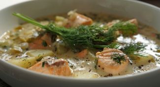 Традиционный финский суп с лососем, сливками и картофелем
