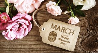 Что дарить женщинам на 8 марта    