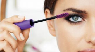 How to apply mascara on the lashes