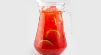 Refreshing lemonade with strawberries and Basil