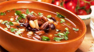 Bean soup with chicken