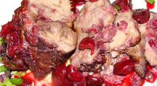 How to cook beef roulade with cherries