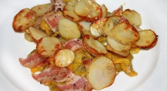 Steamed potatoes with bacon