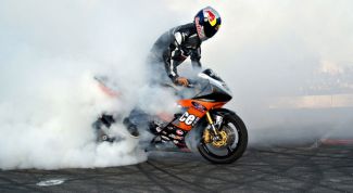 Стантрайдинг — зрелищная и опасная езда на мотоцикле