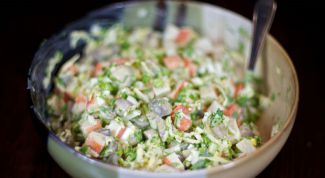 Грибной салат с крабовыми палочками