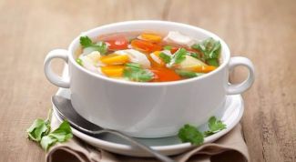 Как приготовить диетический суп на овощном бульоне