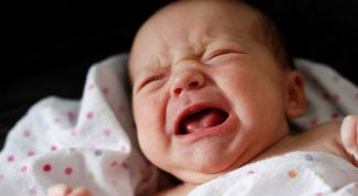 Почему грудничок плачет: основные причины