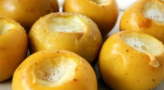Печеные яблоки с медом: диетическая сладость за 10 минут