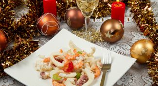 Как приготовить новогодние салаты из морепродуктов