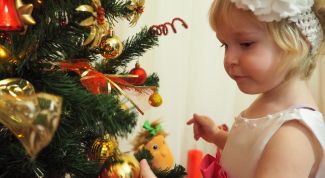 Как украсить елку, если в доме маленький ребенок