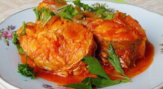 Как приготовить рыбу с овощами под томатным соусом