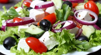 Как вкусно приготовить салат «Греческий»
