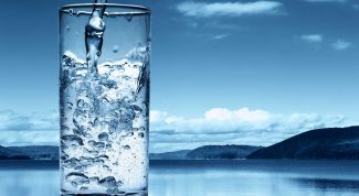 Полезно ли постоянно пить минеральную воду