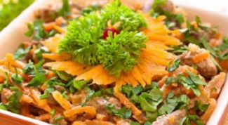 Как приготовить теплый салат из печени и корейской моркови