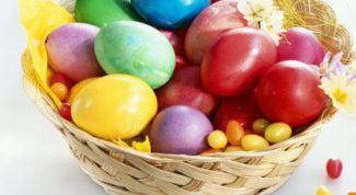 Как покрасить яйца на Пасху при помощи натуральных продуктов