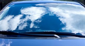 Как очистить лобовое стекло автомобиля