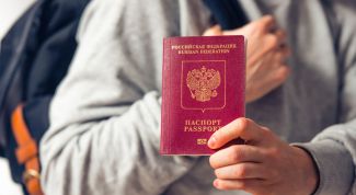 Надо ли менять заграничный паспорт в 14 лет