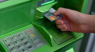Можно ли через банкомат Сбербанка положить деньги на чужую карту