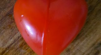 Как сделать "сердечко" из сливовидных помидоров черри