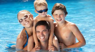 Как отдохнуть в бассейне семьёй