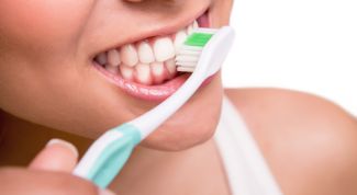 Как правильно чистить зубы, чтобы реже посещать стоматолога