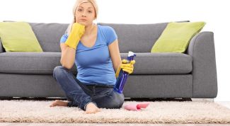 Как очистить диван от мочи