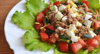 Как приготовить салат с тунцом, свежим огурцом и яйцом