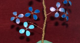 Мастер-класс: небольшой синий цветок из проволоки и лака