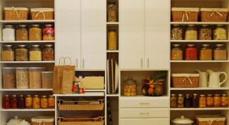 Стеллаж для кухни: материалы и 3 типа размещения