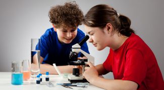 Как выбрать хороший микроскоп для школьника и не переплатить