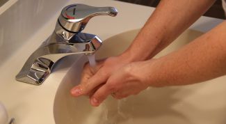 Чем отмыть руки от маслят