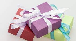 Что подарить: приметы и подарки