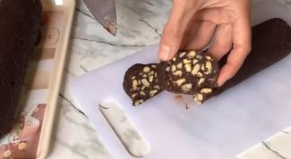 Как приготовить шоколадную колбаску из печенья