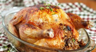 Как запечь в духовке фаршированную гречкой курицу