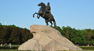 "Медный всадник": памятник Петру Великому в Петербурге