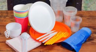 Как правильно использовать пластиковую посуду