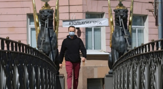 Петербург смягчает коронавирусные ограничения, но не стоит забывать про правила безопасности
