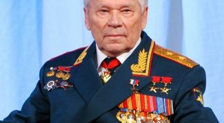 Михаил Калашников: краткая биография 