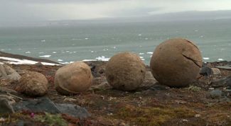 Таинственная Россия: загадочные шары острова Чамп