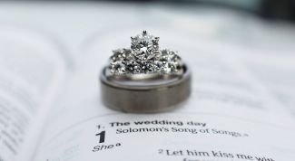 Как и чем почистить обручальное кольцо?