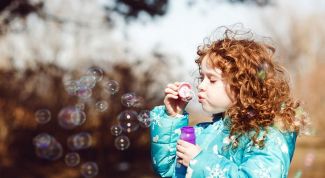Как сделать раствор для мыльных пузырей в домашних условиях