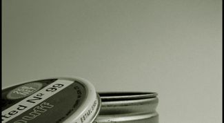 Картинка по теме - как нюхать нюхательный табак