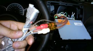 Картинка по теме - как подключить усилитель к магнитоле