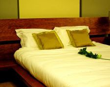 Картинка по теме - как поставить кровать в спальне