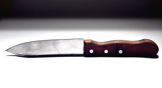 Картинка по теме - как точить нож бруском