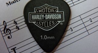 Картинка по теме - как играть медиатором